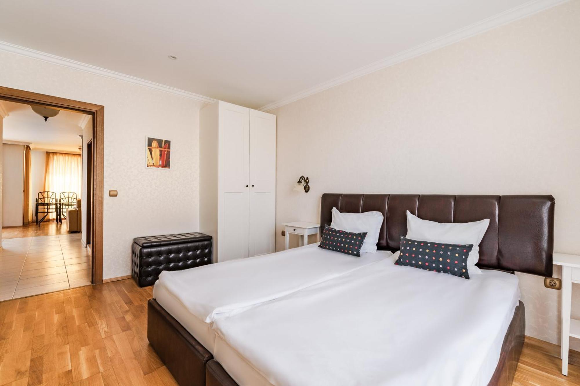 Apartcomplex Splendid Saints Constantine and Helena Ngoại thất bức ảnh