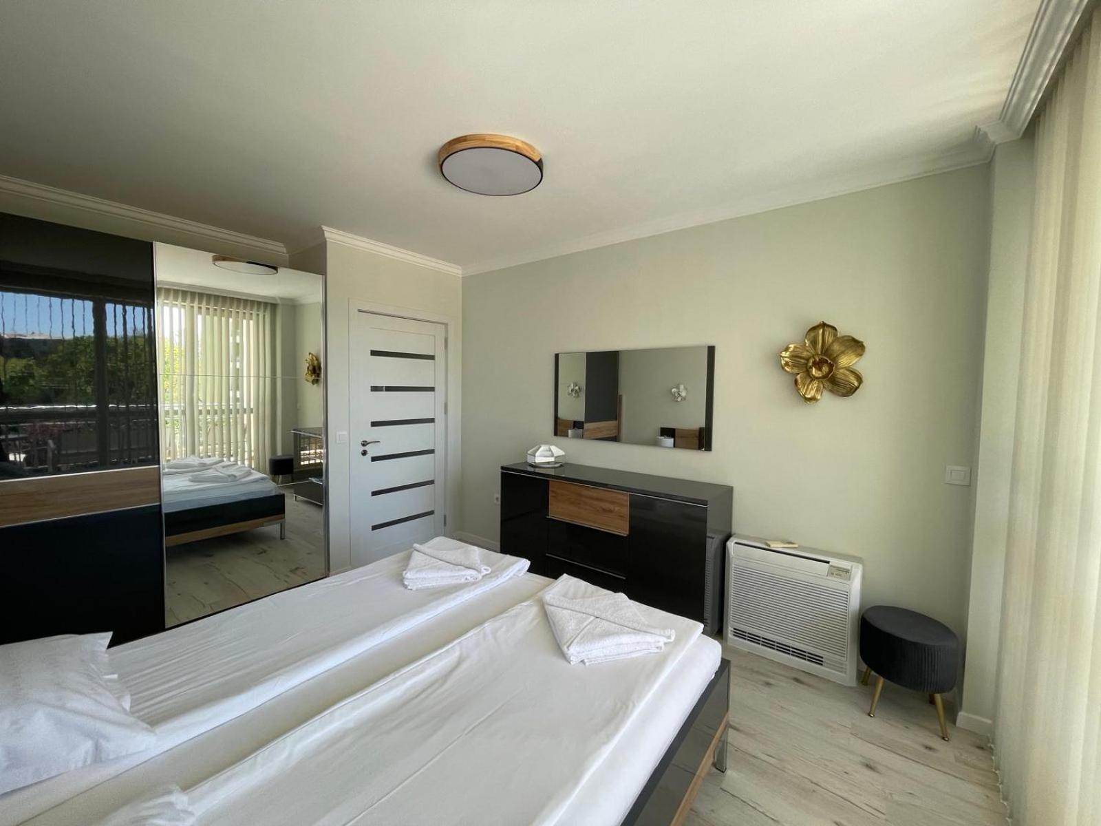 Apartcomplex Splendid Saints Constantine and Helena Ngoại thất bức ảnh